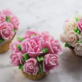 A photo of Mini Rose Bouquet Cupcakes.