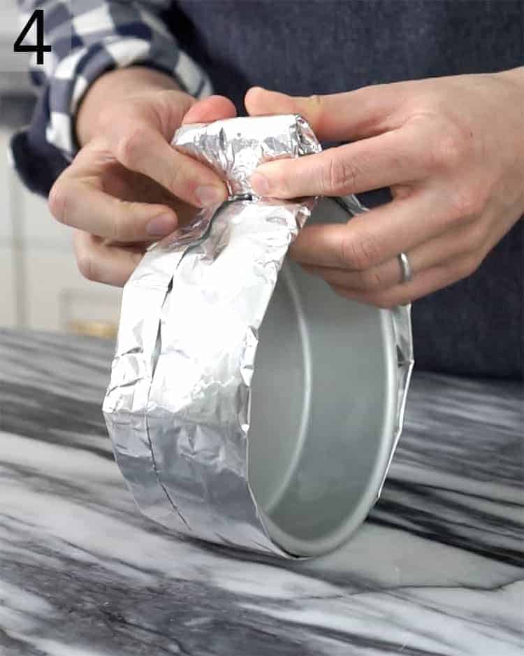 How to Make a Cake Pan Out of Tin Foil