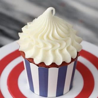 A Close Up Photo Of Cupcakes Topped With Beautiful Piped Dollop Cream Cheese A Close Up Photo Of Cupcakes Topped With Beautiful Piped Dollop Cream Cheese