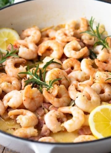 A photo of delicious garlic shrimp with crispy pancetta.