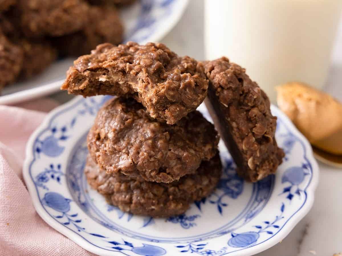 https://preppykitchen.com/wp-content/uploads/2019/10/No-Bake-Cookies-Preppy-Kitchen-Social.jpg