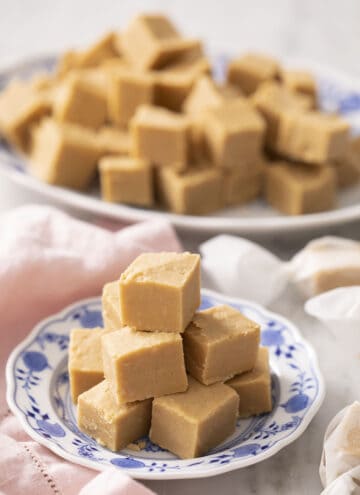 Cubes of peanut butter fudge on a blue and white plate.