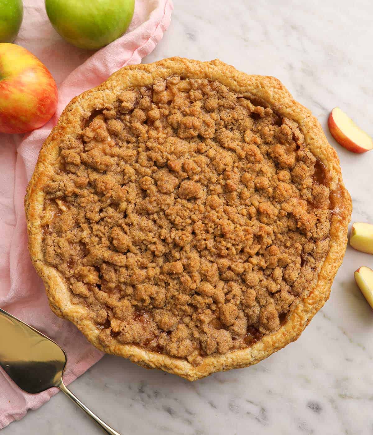 A freshly baked apple crumble pie ready to be served.