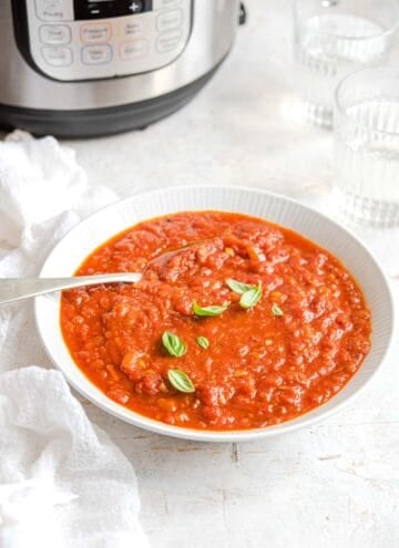 An side shot of spaghetti sauce in a bowl