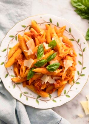 A portion of penne alla vodka on a plate.
