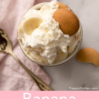 Banana pudding in a glass bowl with a pink napkin