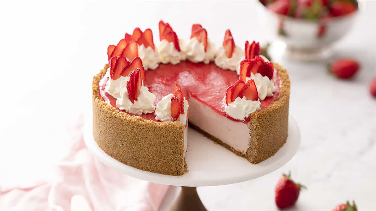 Delicious Cheesecake Strawberry Decoration Ideas for Your Next Dessert