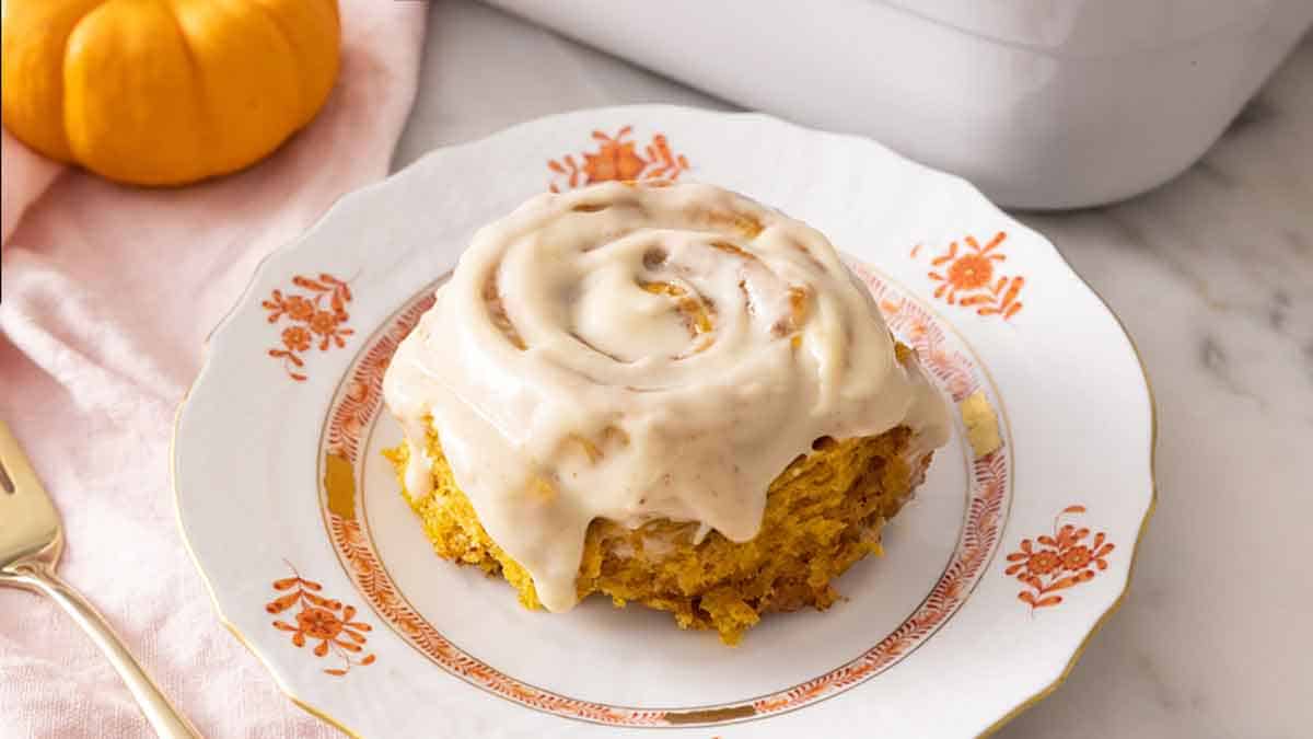 Pumpkin Cinnamon Roll Cake