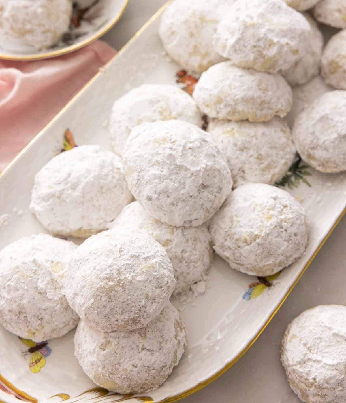 A platter of Mexican wedding cookies.