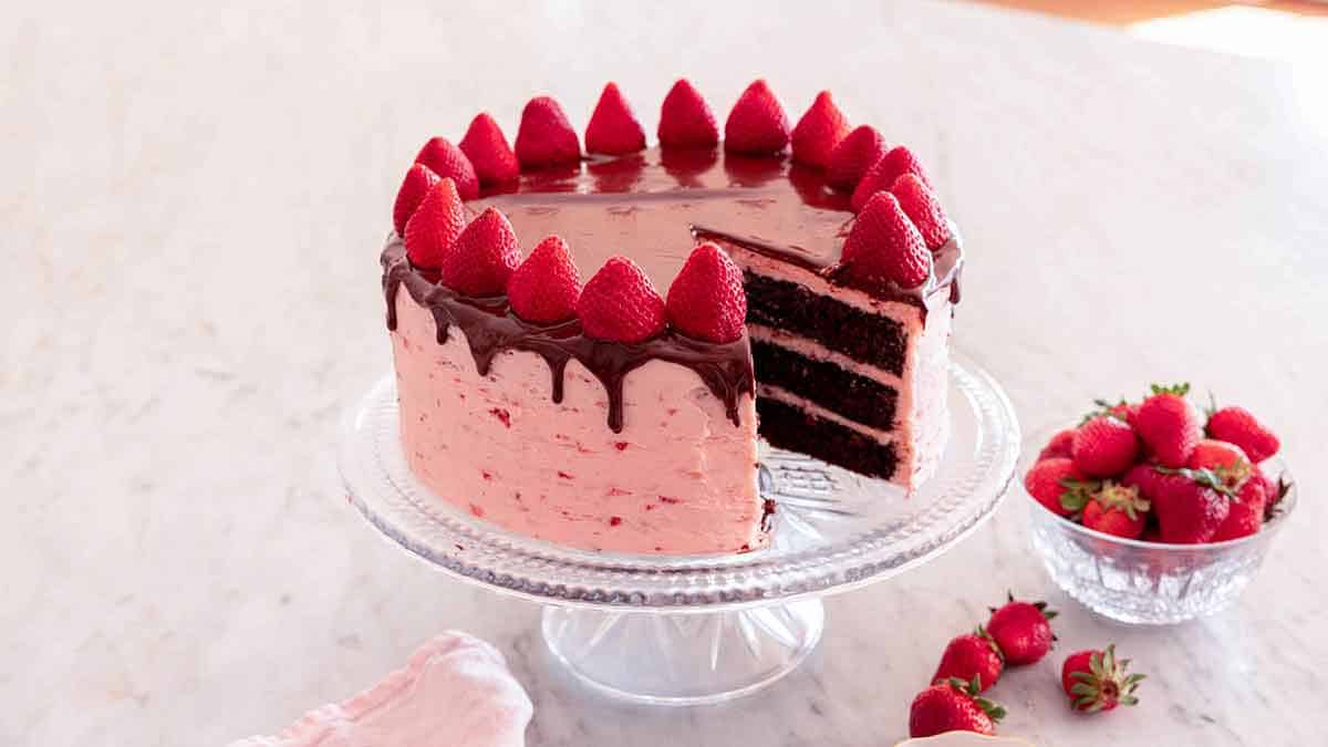 diy strawberry cake dessert chocolate food