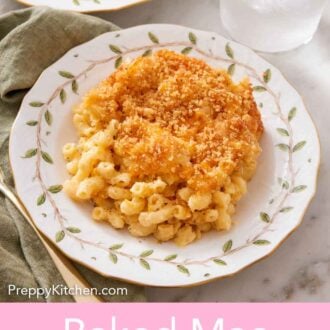 Pinterest graphic of a plate of baked mac and cheese with a glass of water behind it.