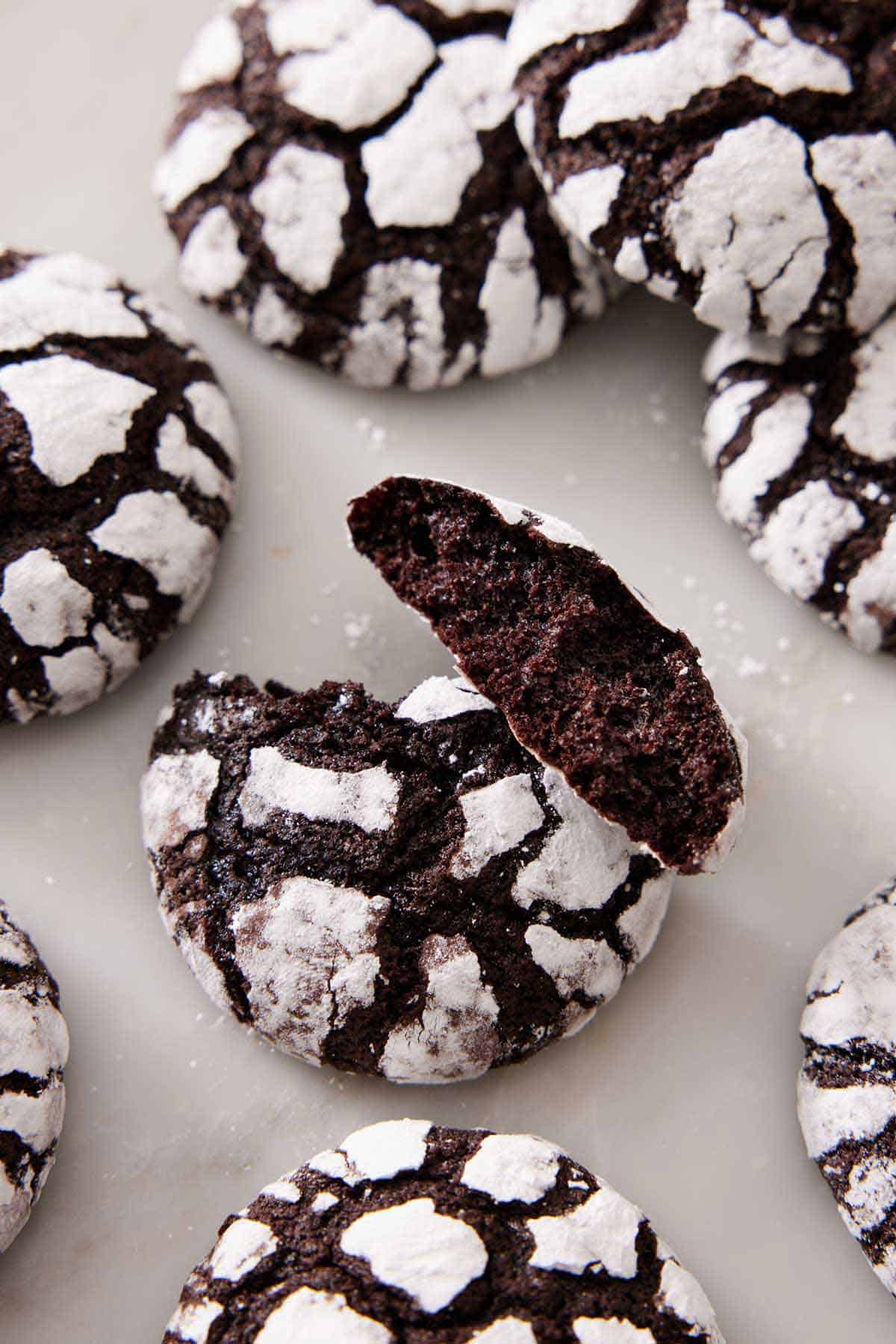 https://preppykitchen.com/wp-content/uploads/2023/09/Chocolate-Crinkle-Cookies-Blog-1.jpg?utm_source=chatgpt.com