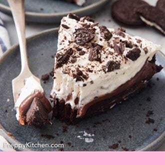 Pinterest graphic of a slice of mud pie on a plate with the tip on a fork beside it.