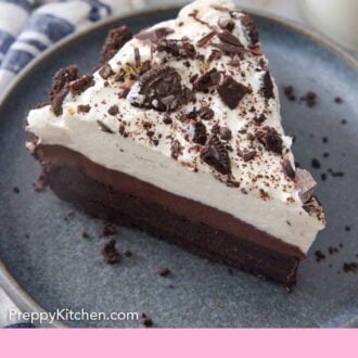 Pinterest graphic of a slice of mud pie on a plate.