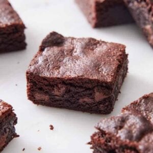 Multiple air fryer brownies on a marble surface.