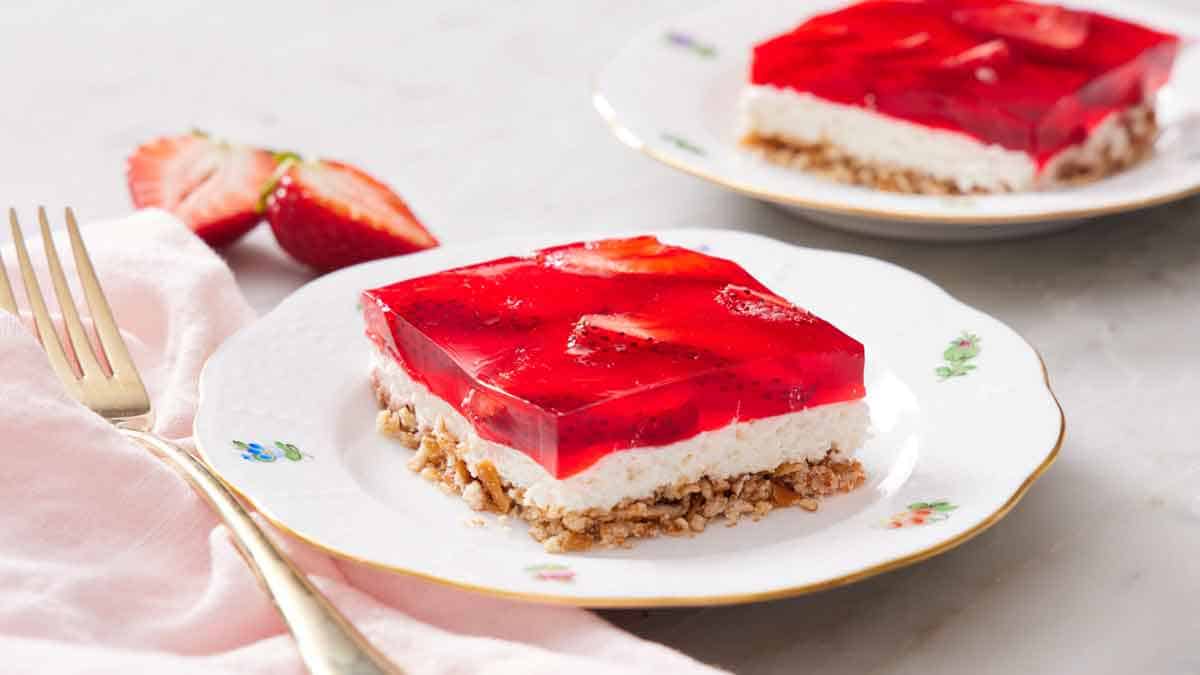 Strawberry Pretzel Salad Recipe