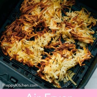 Pinterest graphic of crispy hash browns in an air fryer basket.