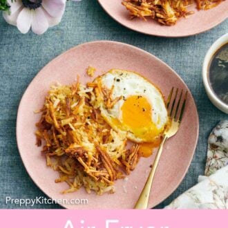 Pinterest graphic of an overhead view of a plate of air fryer hash browns with a fried egg and a fork.