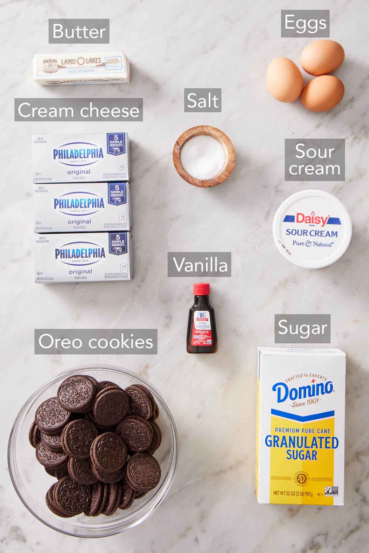 Ingredients needed to make Oreo cheesecake bars.