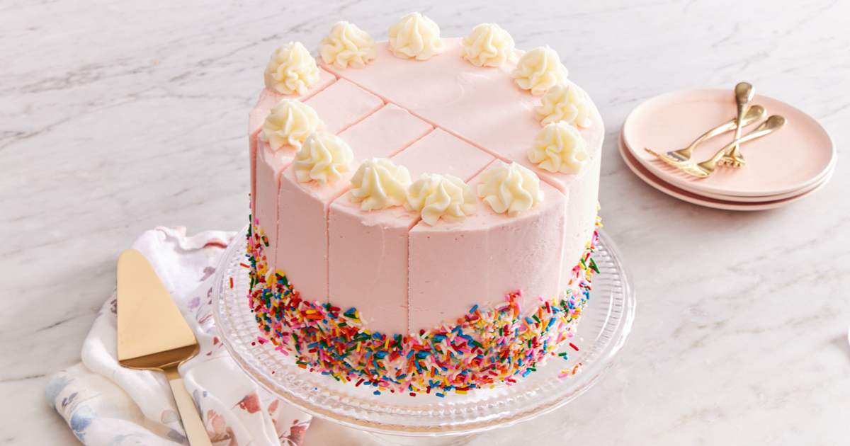 How To Cut A Round Cake - Preppy Kitchen