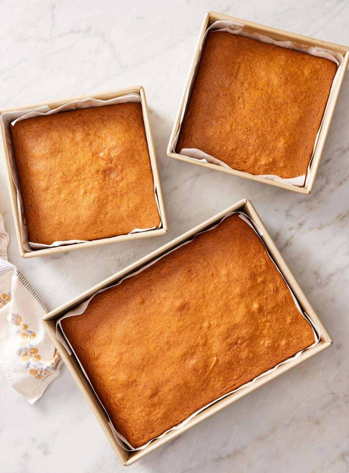 Pan options to make pumpkin bars.
