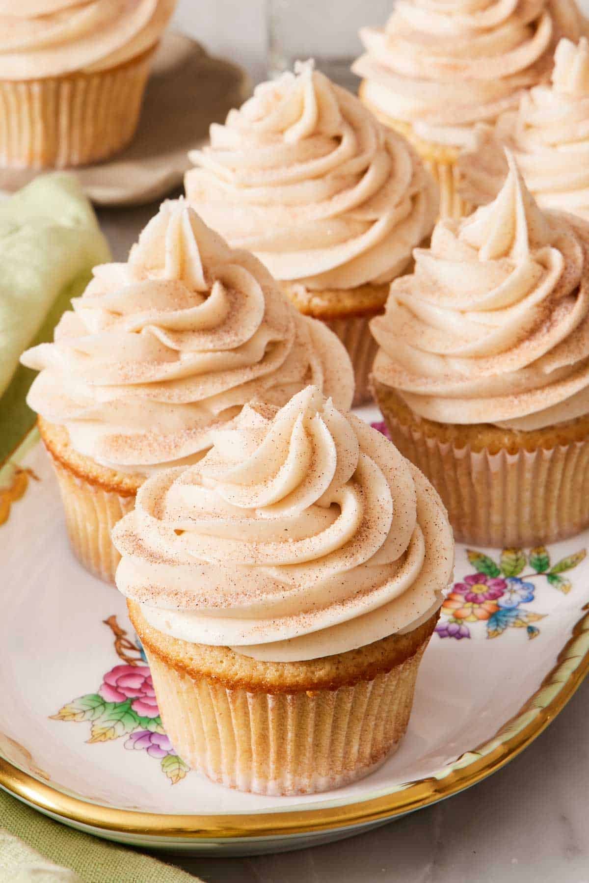 A platter of frosted snickerdoodle cupcakes.